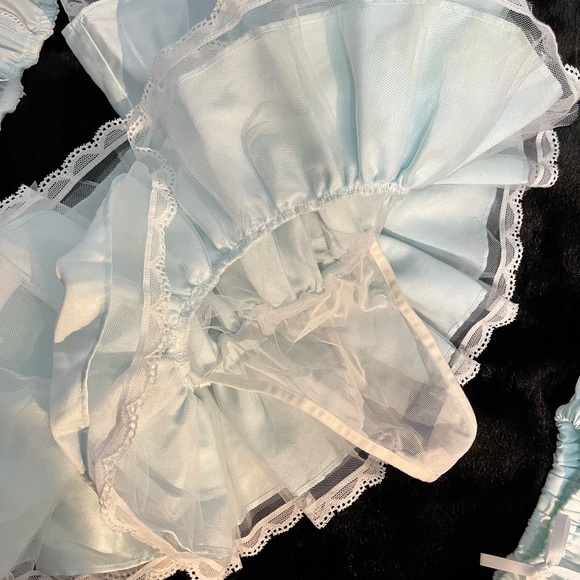 M Complete set VS Victoria’s Secret “Sexy little Bride”Light Blue Satin Costume - Picture 12 of 16